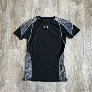 Under Armour heat-gear fitted athletic shirt for youth size large (L)!🔥🧼